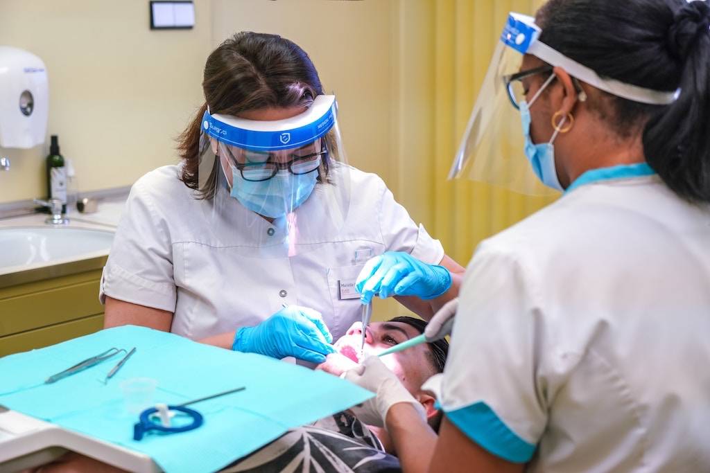 How to Calculate the Cost of a Dental Crown without Insurance
